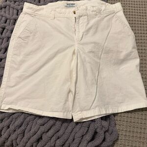 Old Navy White Bermuda Shorts for Casual Comfort